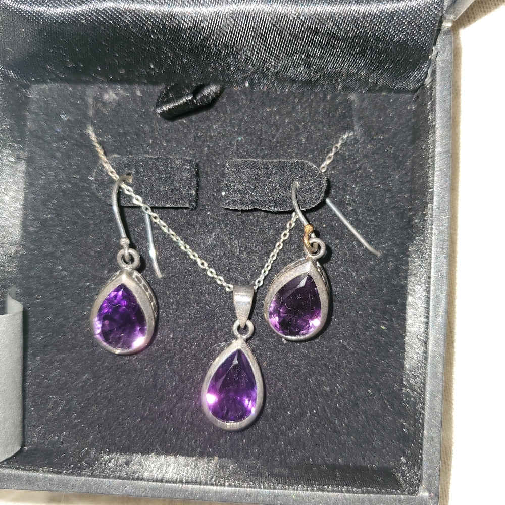 Coldwater Creek Necklace and Earrings Set